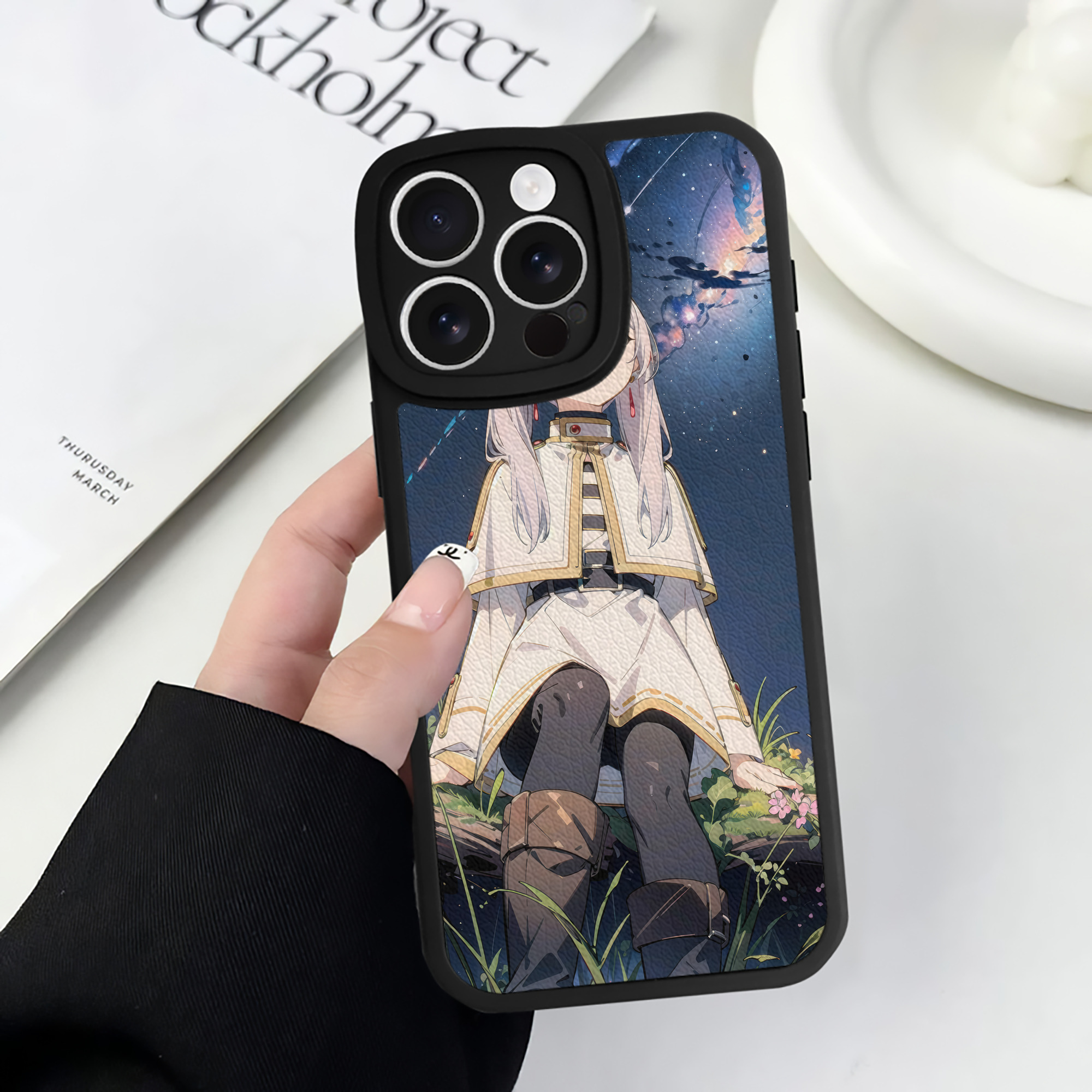 （画像用） 葬送のフリーレン Frieren 【iPhone 16シリーズ対応】シリコンスマホケース（レザー調） 材質：シリコン